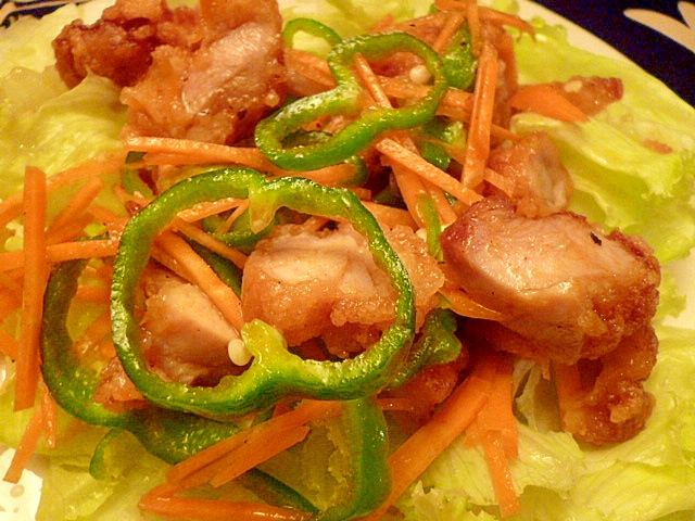 鶏唐揚げのカレー風味サラダ