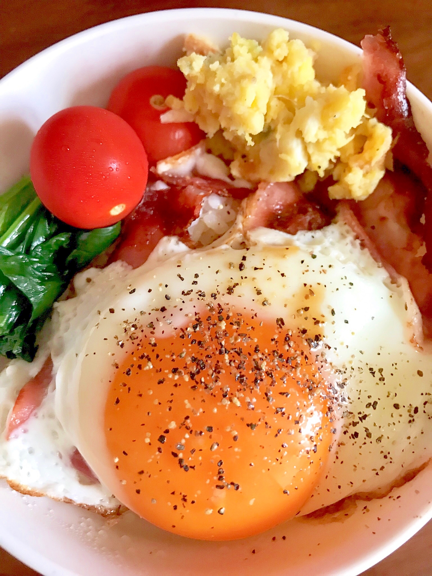 朝食に！カリカリ食感のベーコンエッグ◎