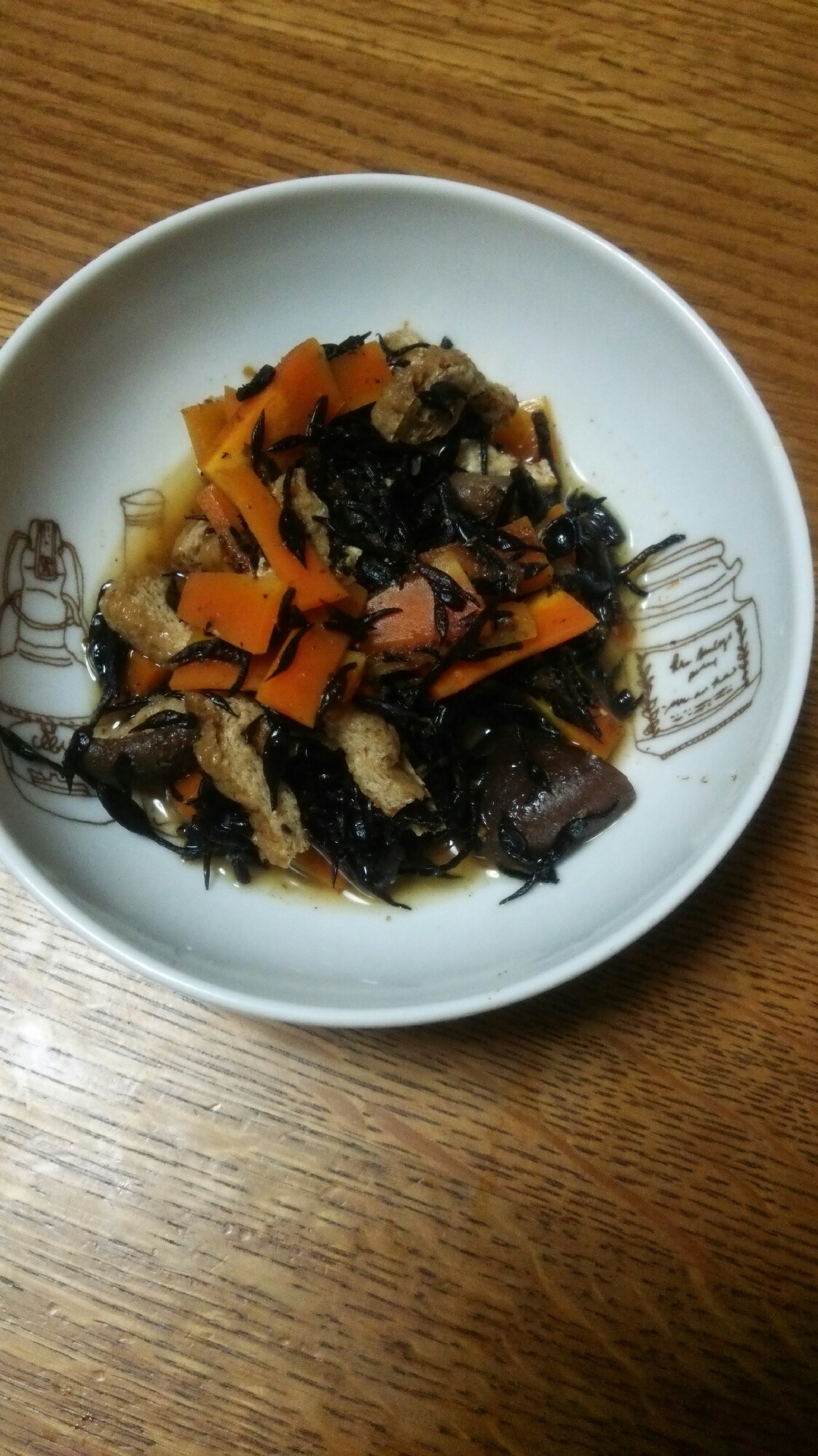 椎茸と揚げと人参のひじき煮