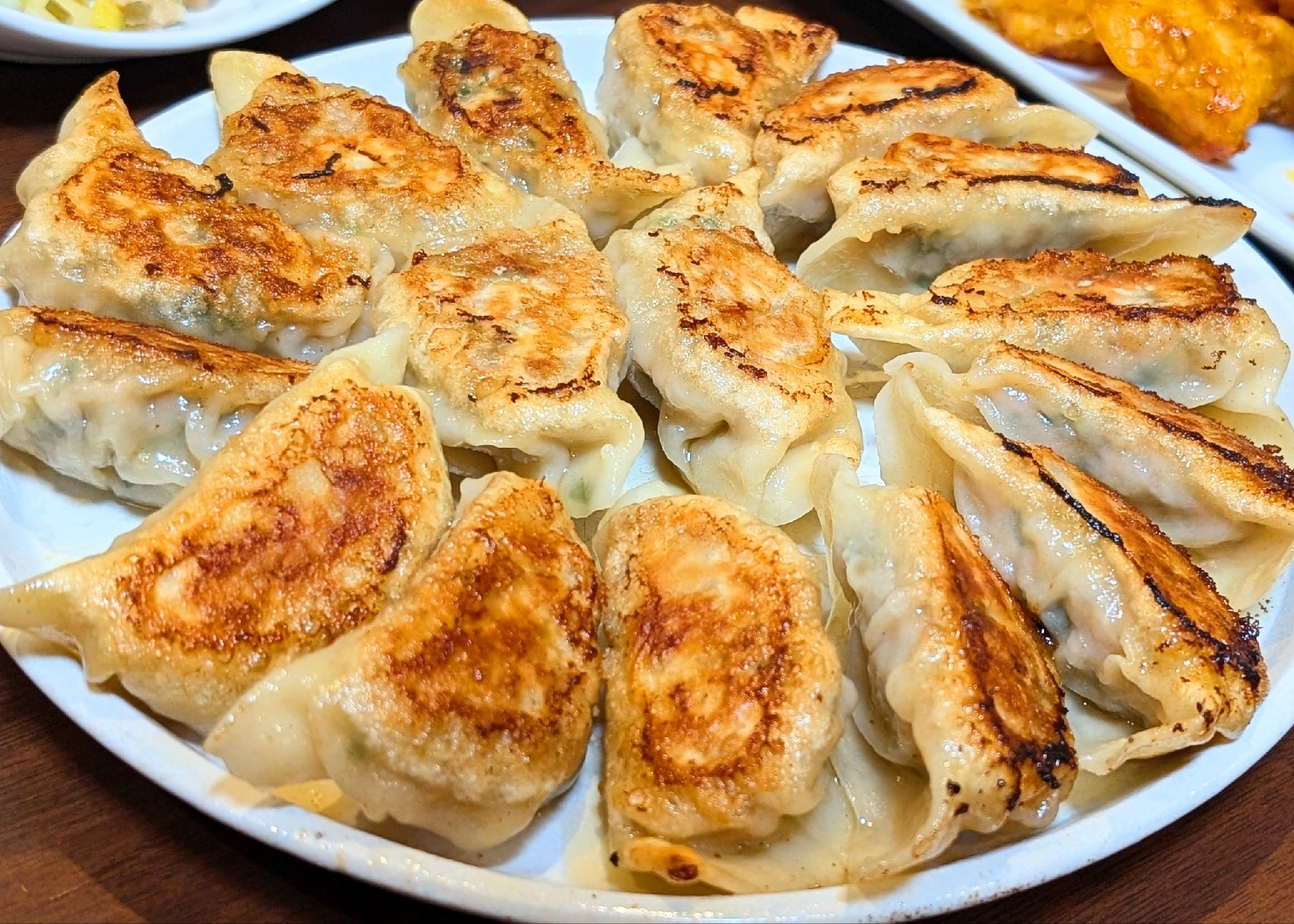 焼き餃子❉休日はのんびり餃子を包んでビールで乾杯！