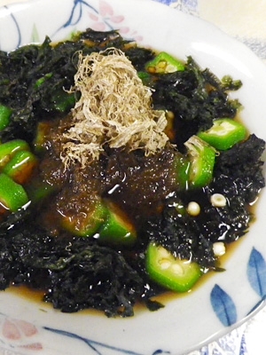 海苔オクラの麺つゆ黒酢がけ