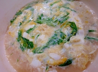 水菜とモッツァレラチーズの卵とじスープ