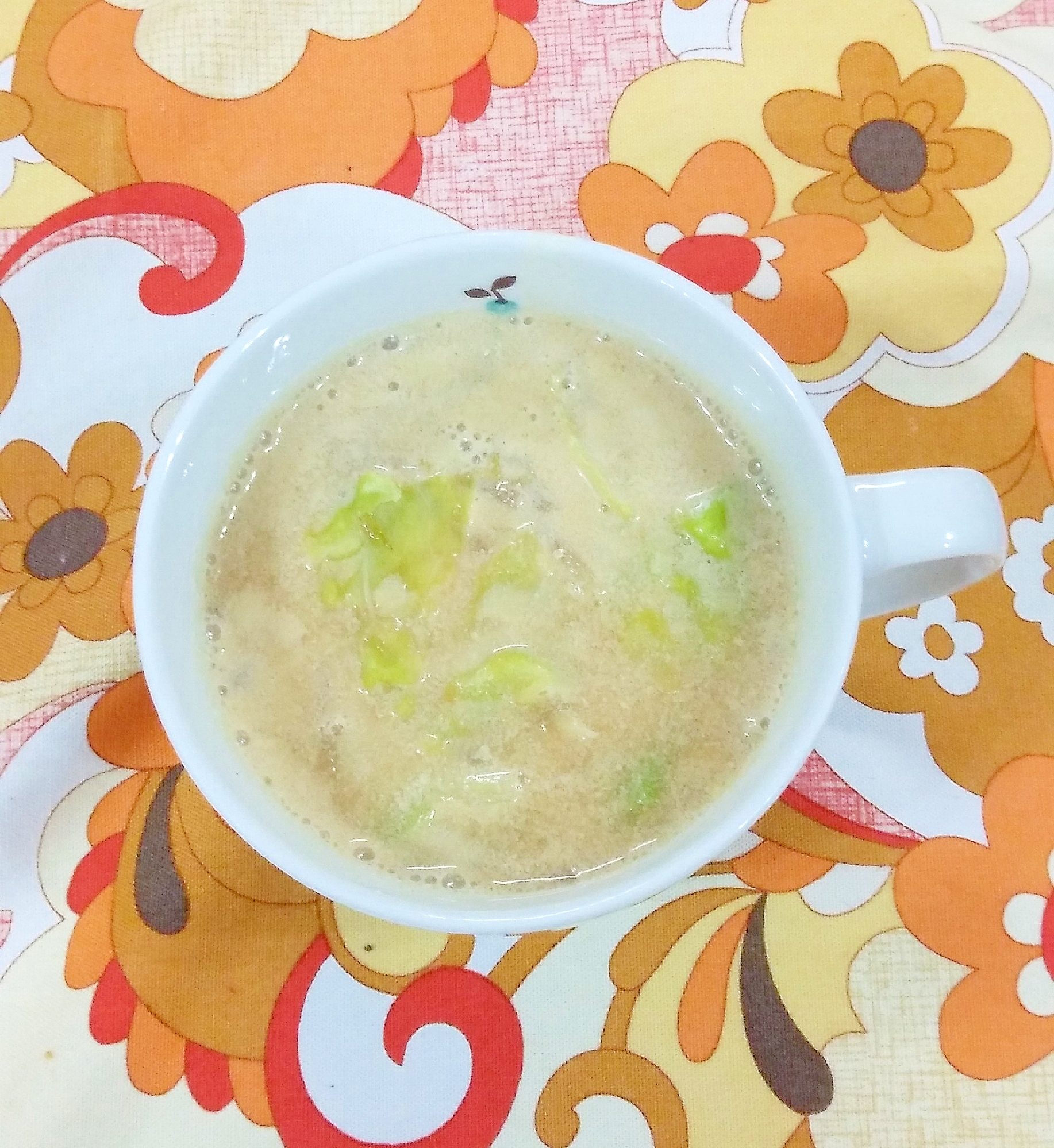 キャベツ・もやしの味噌豆乳スープ