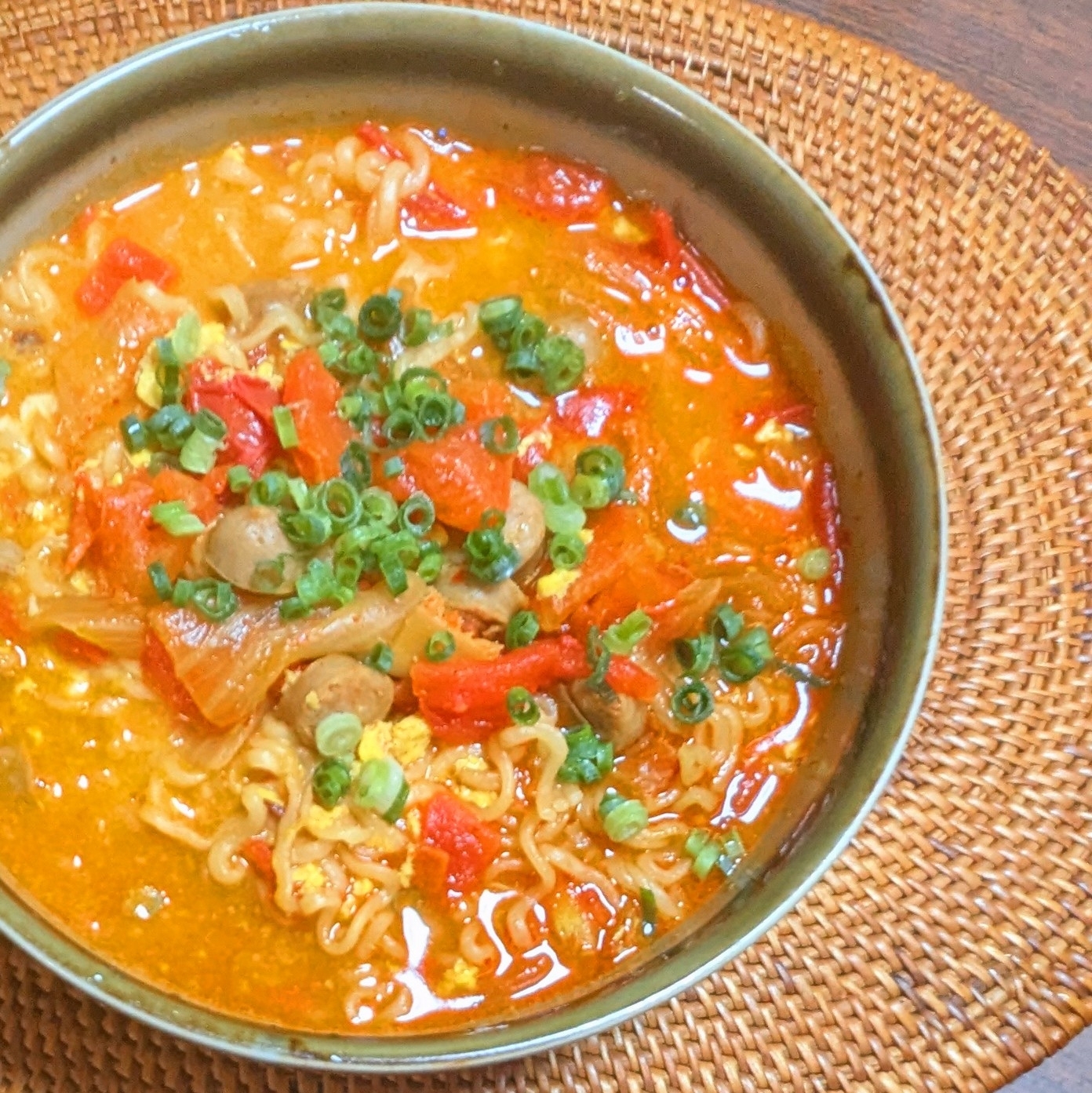トマたま辛ラーメン