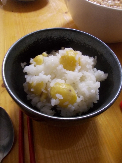 今年は冷凍の栗のおかげで栗の季節が終わってもあと3回は楽しめそう♪
大好きな栗ご飯、お正月にも炊こうかな（＾０＾）
ごちそうさまー♪♪