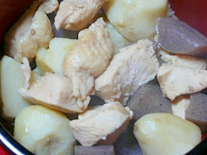 鶏肉、里芋、こんにゃくの煮物