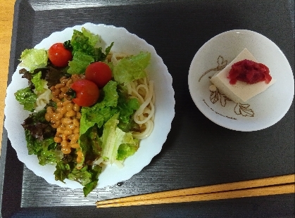 麺つゆマヨで　納豆と胡瓜といんげん豆の冷やし饂飩♬