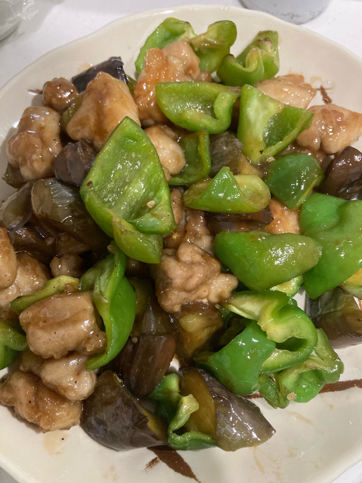 ご飯が進む夏野菜と鶏肉の炒め物