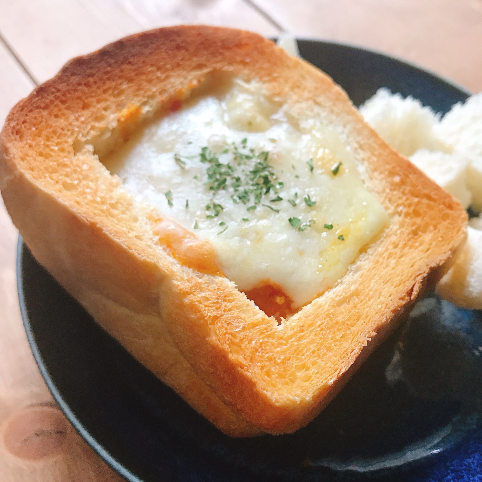 ミニ食パンでくり抜きカレートースト