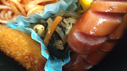 ひじき、人参、こんにゃく、油揚げの煮物