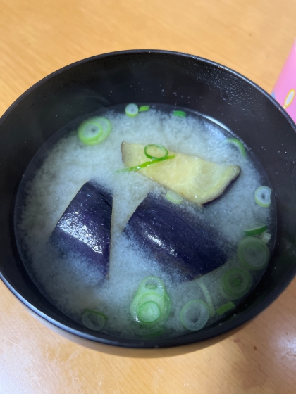 冷凍揚げナスの味噌汁♪