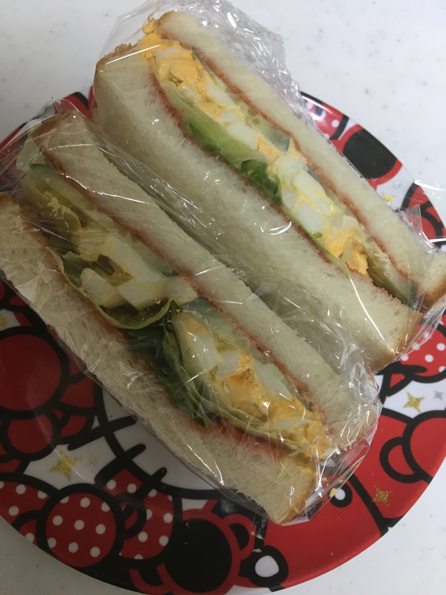 食パンで☆ゆで卵とレタスのサンドイッチ(^○^)