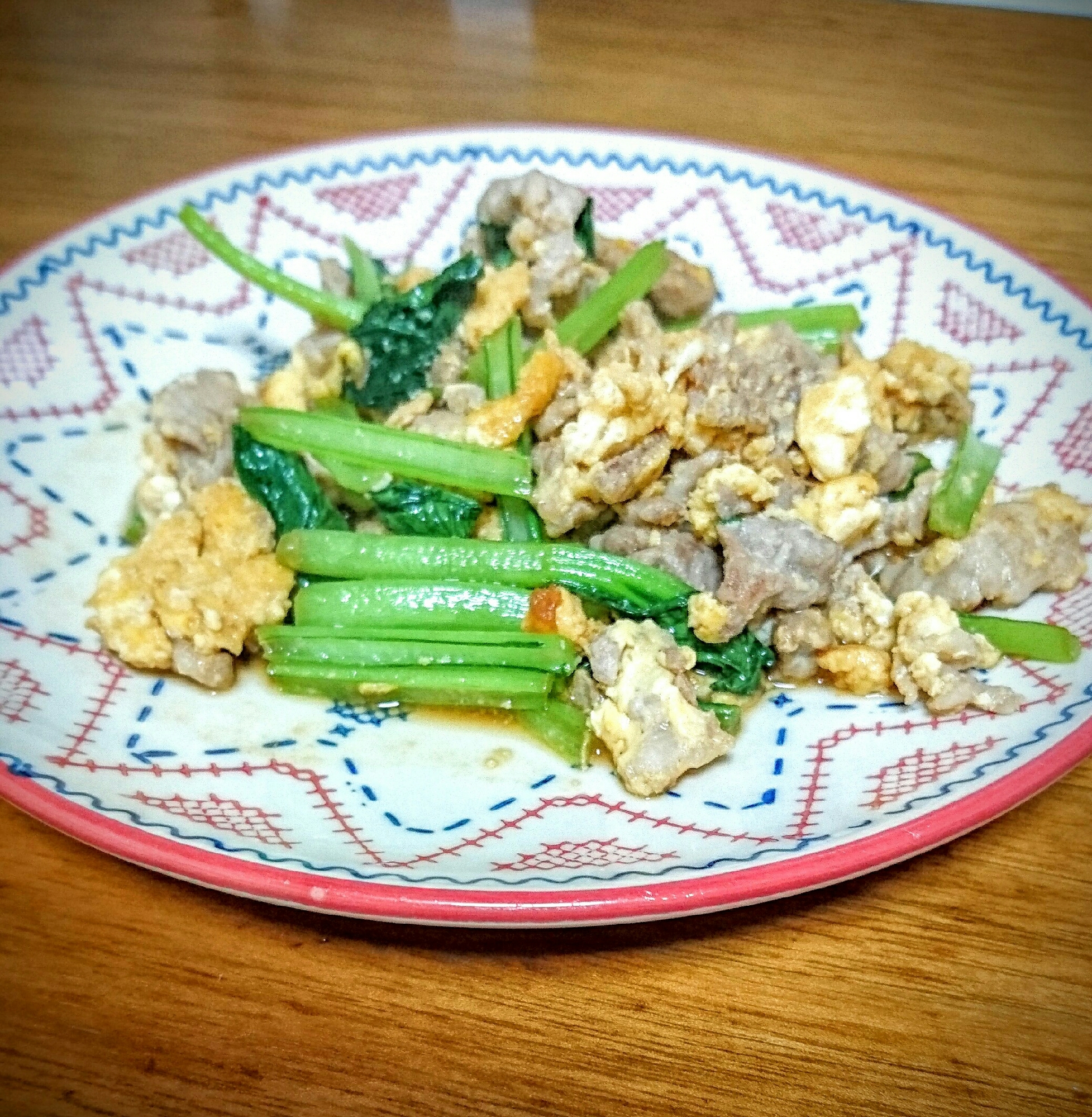 小松菜と豚細切れ肉と卵の炒め物