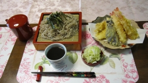 天ぷらと一緒にざるそば、そば湯付きが美味しい