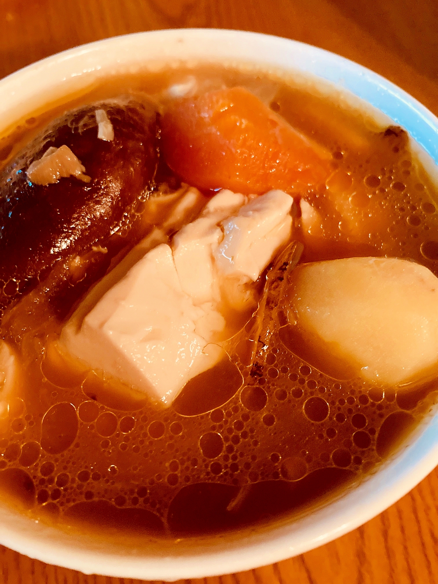 プラントベースの豆腐じゃがスープ