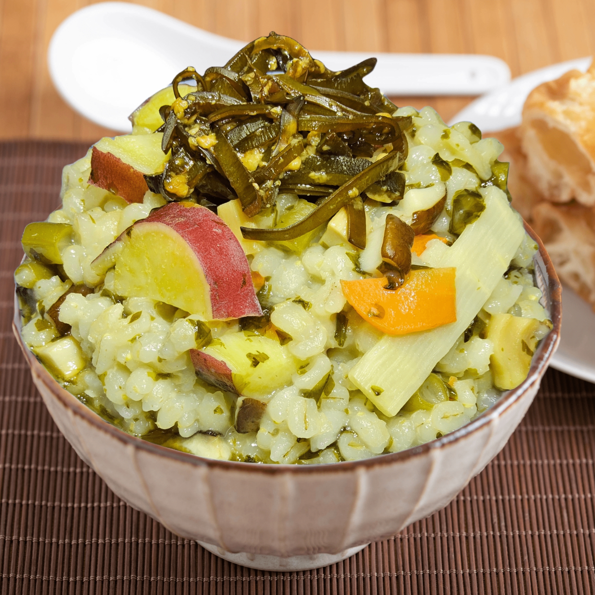 昆布の生塩糀醤油漬け中華もち麦全粥