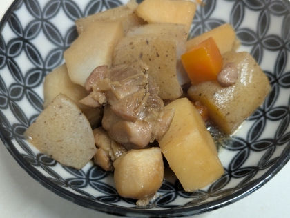 ジョンとポークさん♪
里芋ほっこり、鶏やこんにゃくにも味が染みておいしかったです(^o^)