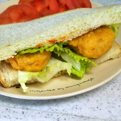 ケチャマヨで　レタスとチキンナゲットのサンドイッチ