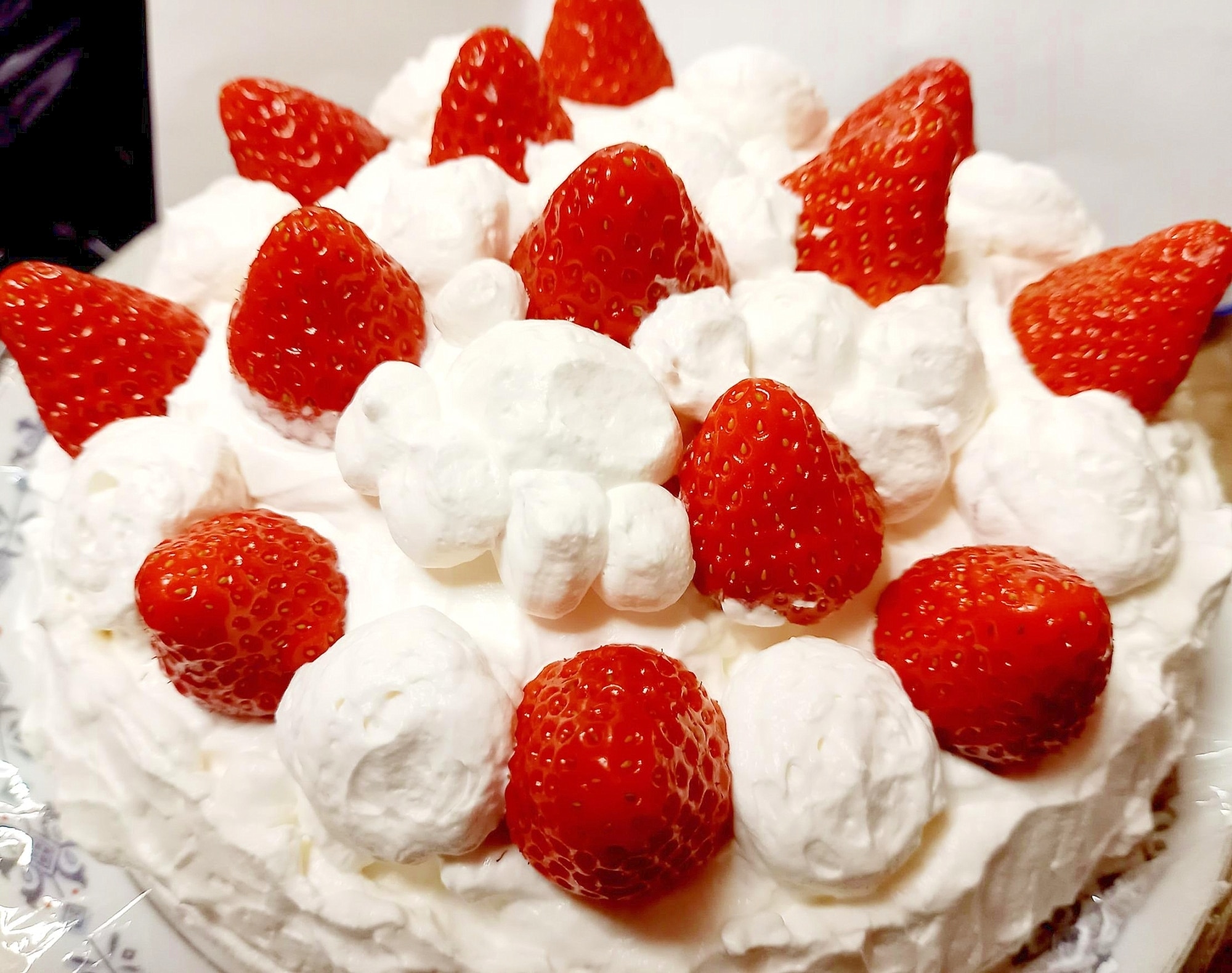 いちごのレアチーズケーキ•*¨*•.¸¸🍓✨ ⁡ ⁡ ⁡ 丸いレアチーズ