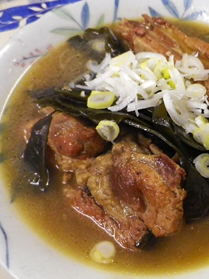 昆布とスペアリブの黒酢醤油スープ