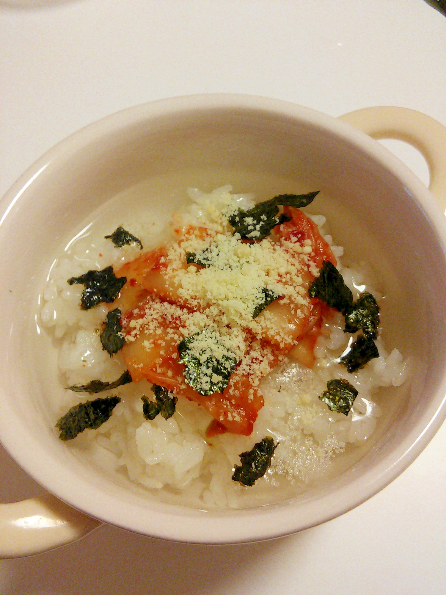 ずぼらレシピ★キムチと海苔と粉チーズのスープご飯