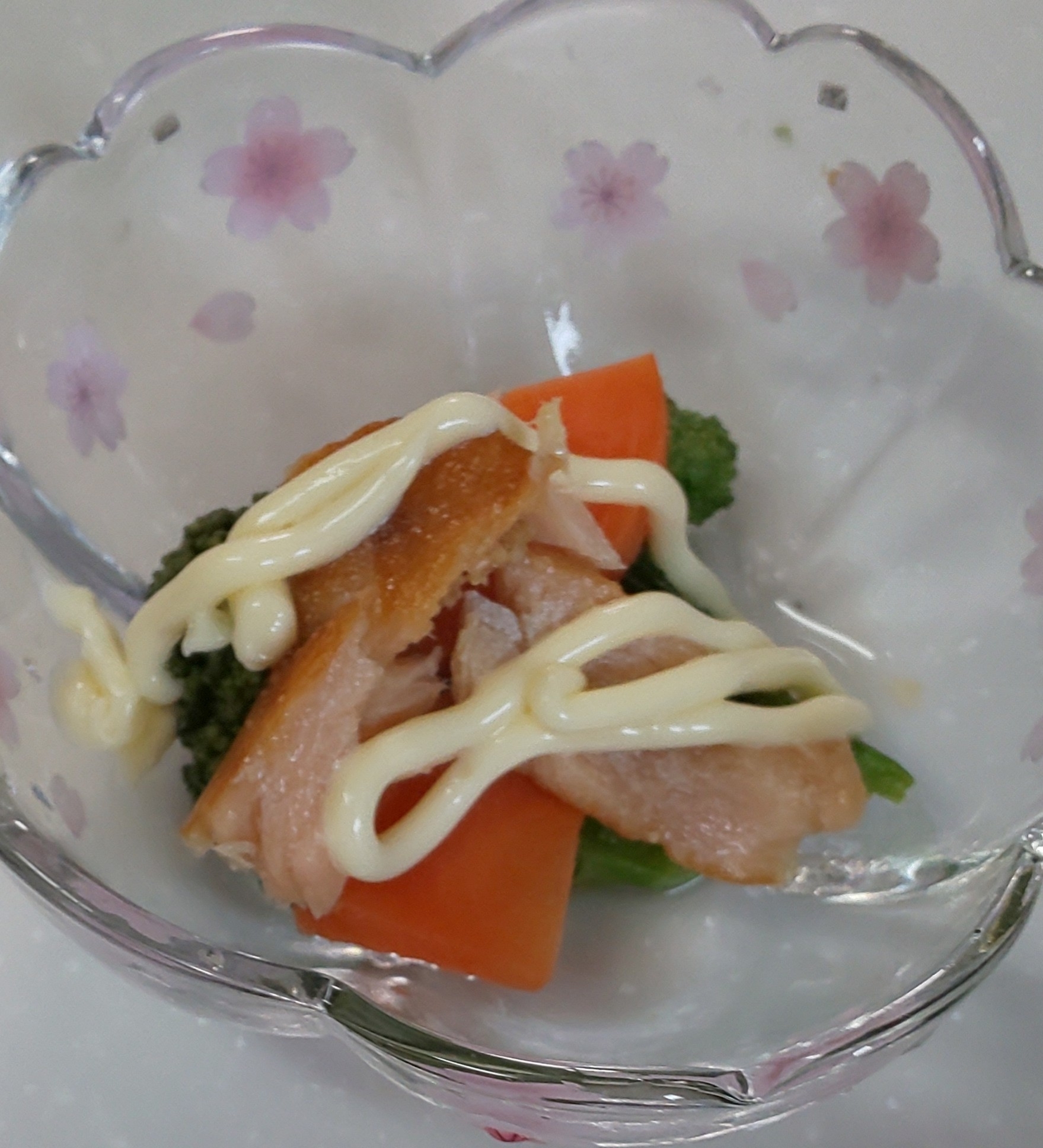 焼き鮭☆ブロッコリー☆にんじんマヨネーズサラダ