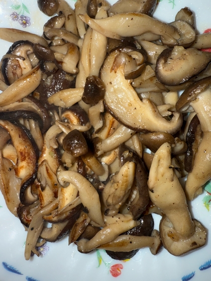 プロ直伝！究極のきのこのガリバタソテー