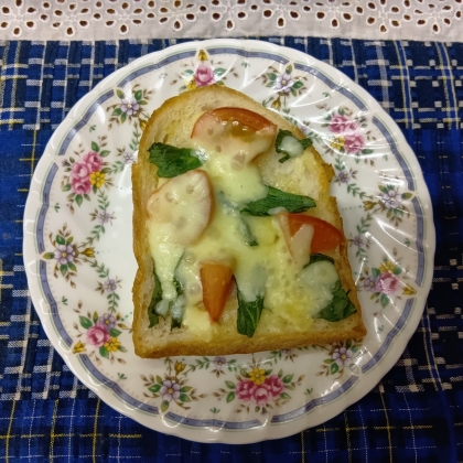 チーズトーストアレンジ アボカド&トマト