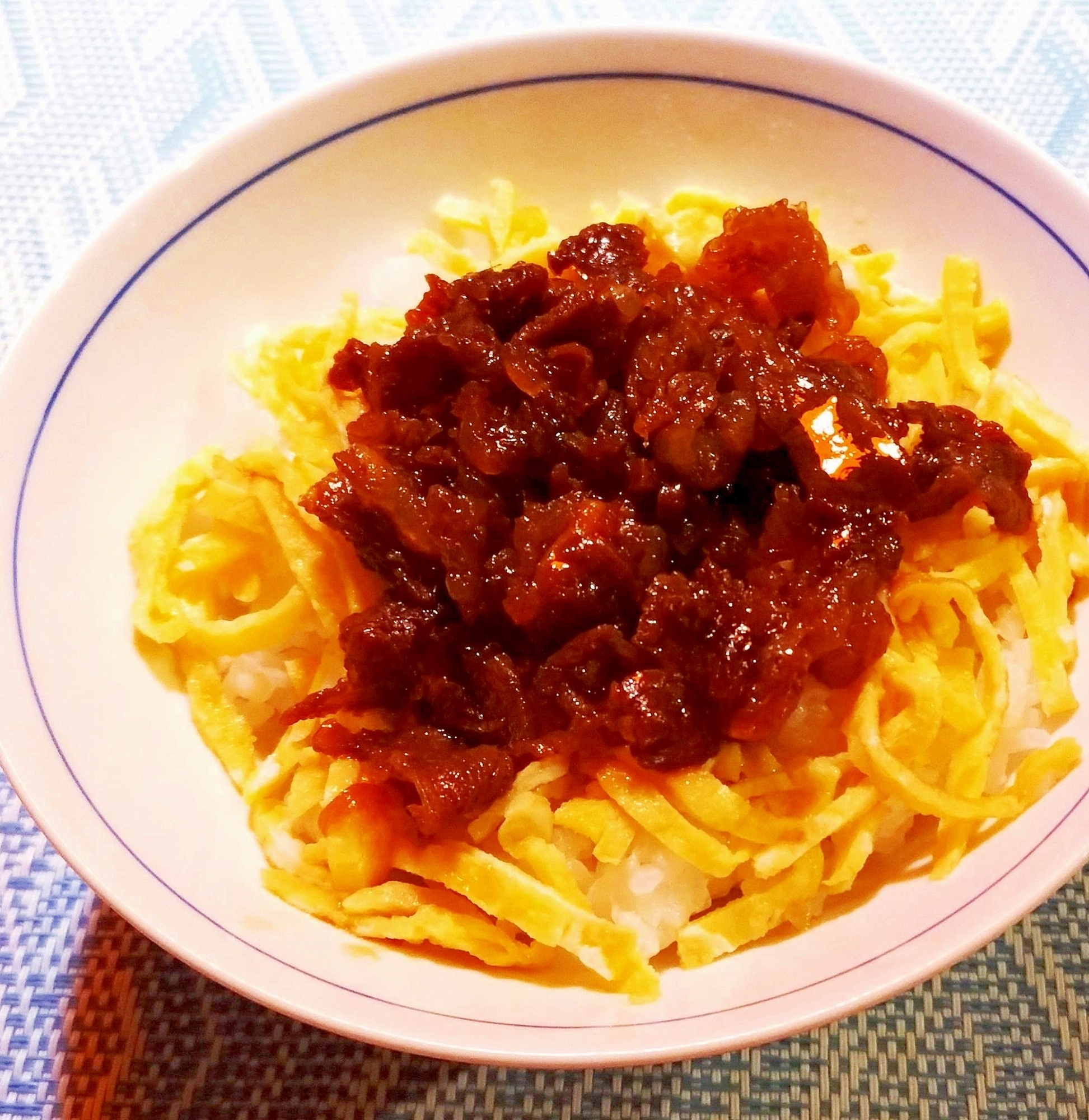 牛しぐれと錦糸卵の丼