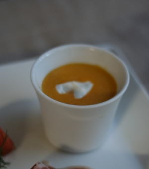 ドリップヨーグルトのせ、かぼちゃの冷製スープ