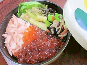 残り物が大変身☆　北海道物産弁当「鮭の親子弁当」