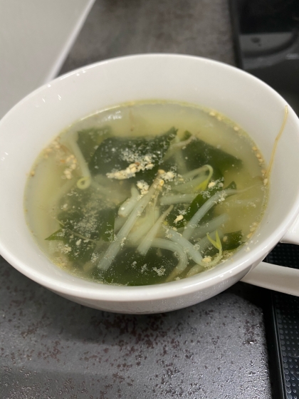 中華っぽいスープを作りたくて、やってみました♪
ワカメもあったのでポイっと入れて、簡単にあっという間に汁物が出来上がり助かりです。

味も好評でした♡