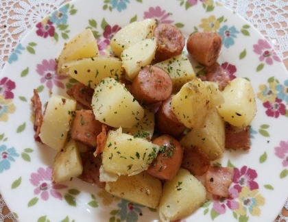 にんにくとカリカリベーコンが合う！ポテトの皮がまた美味しかったです(´∀｀)
にんにくはチューブの物、パセリは瓶入りを使いましたが十分本格的なお味になりました♥