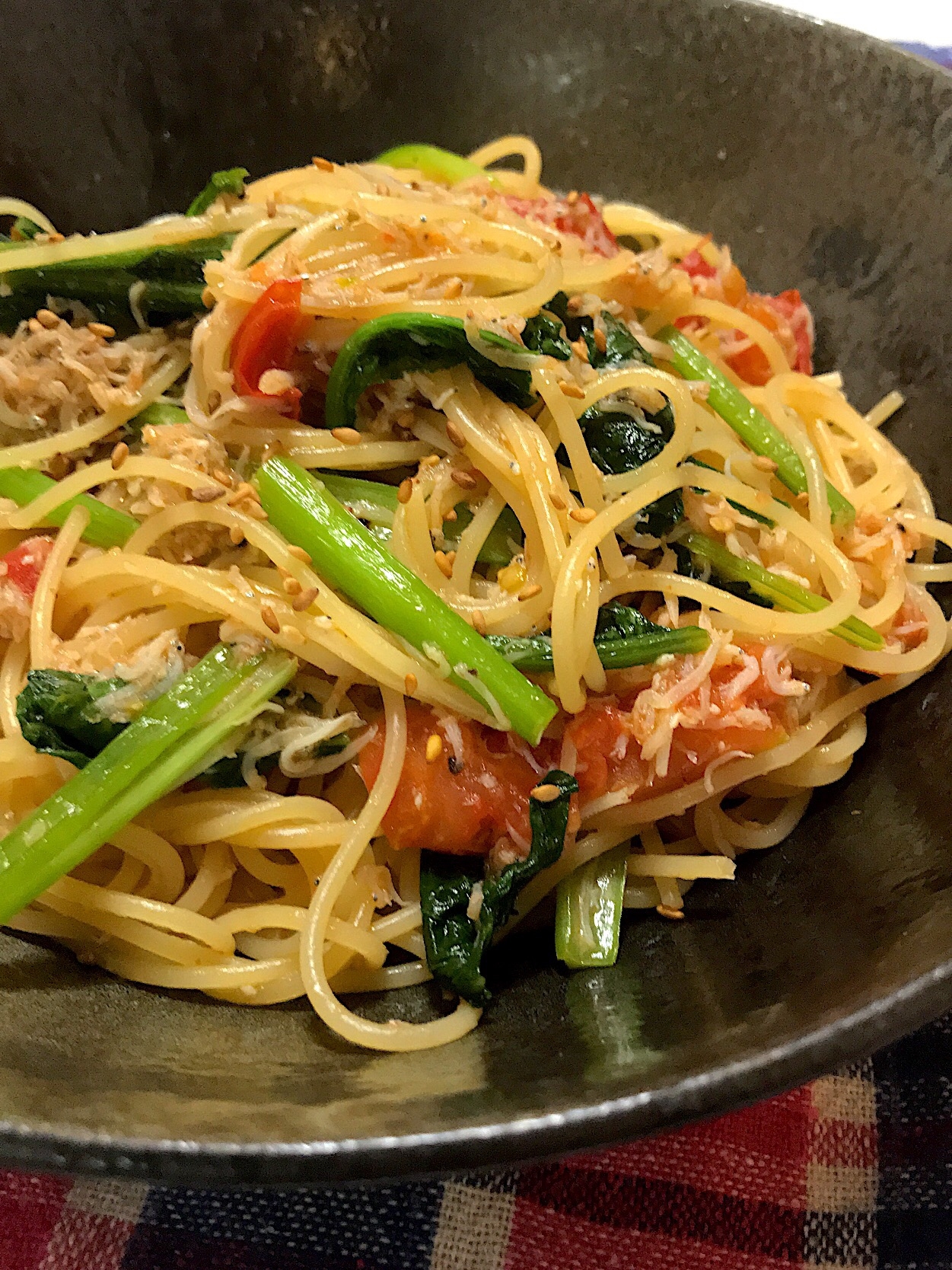 ヘルシー！しらすと小松菜とトマトのパスタ