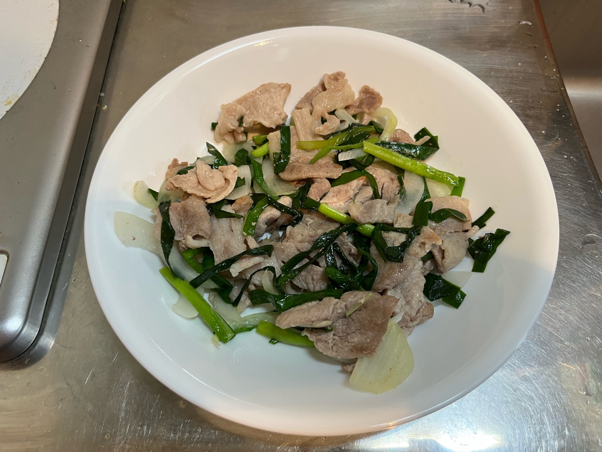 豚ロース肉とニラと玉ねぎの野菜炒め レシピ・作り方 by 帯広食堂