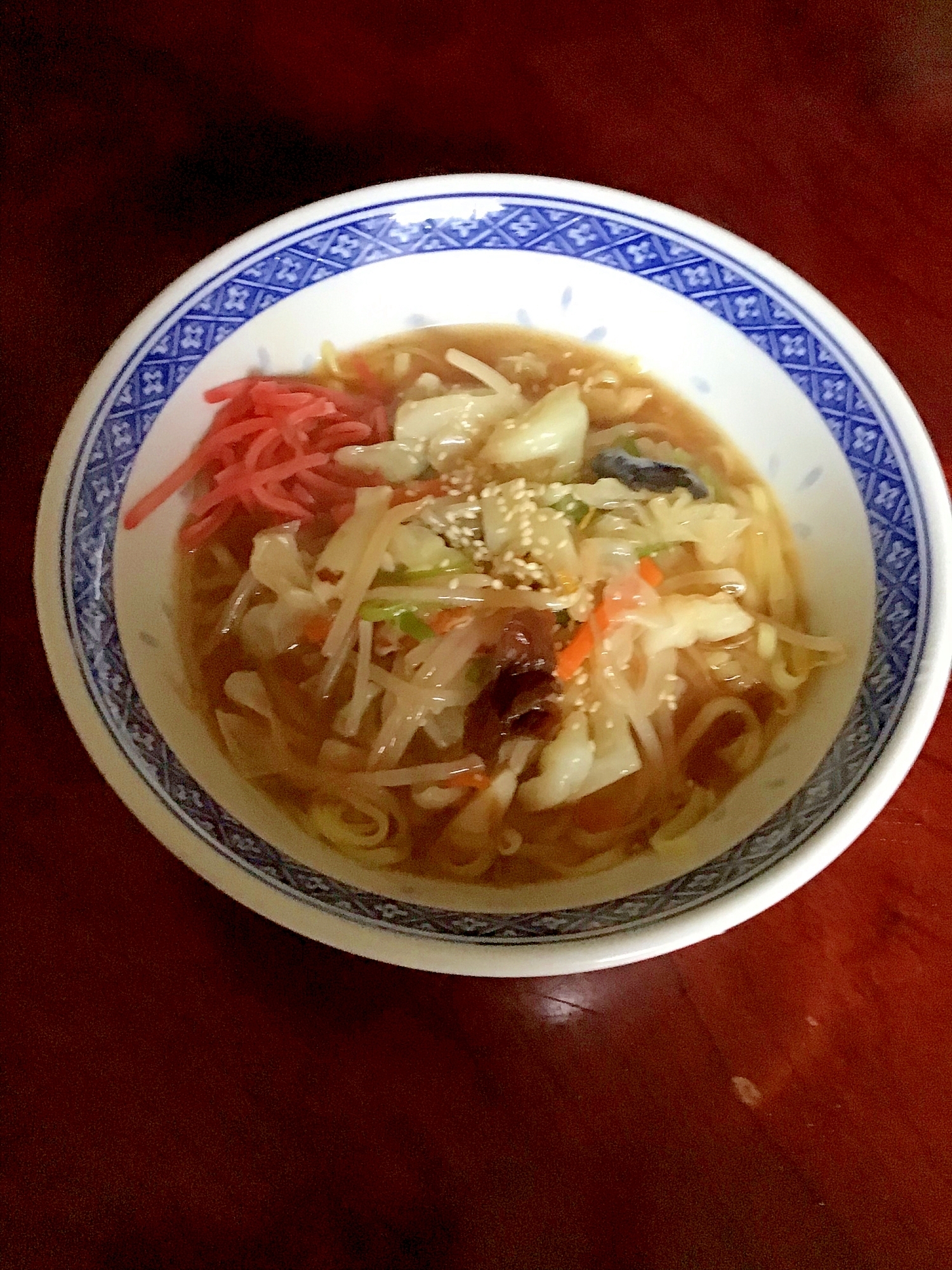 イカの野菜たっぷり餡かけラーメン。