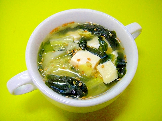 豆腐とキャベツわかめのスープ