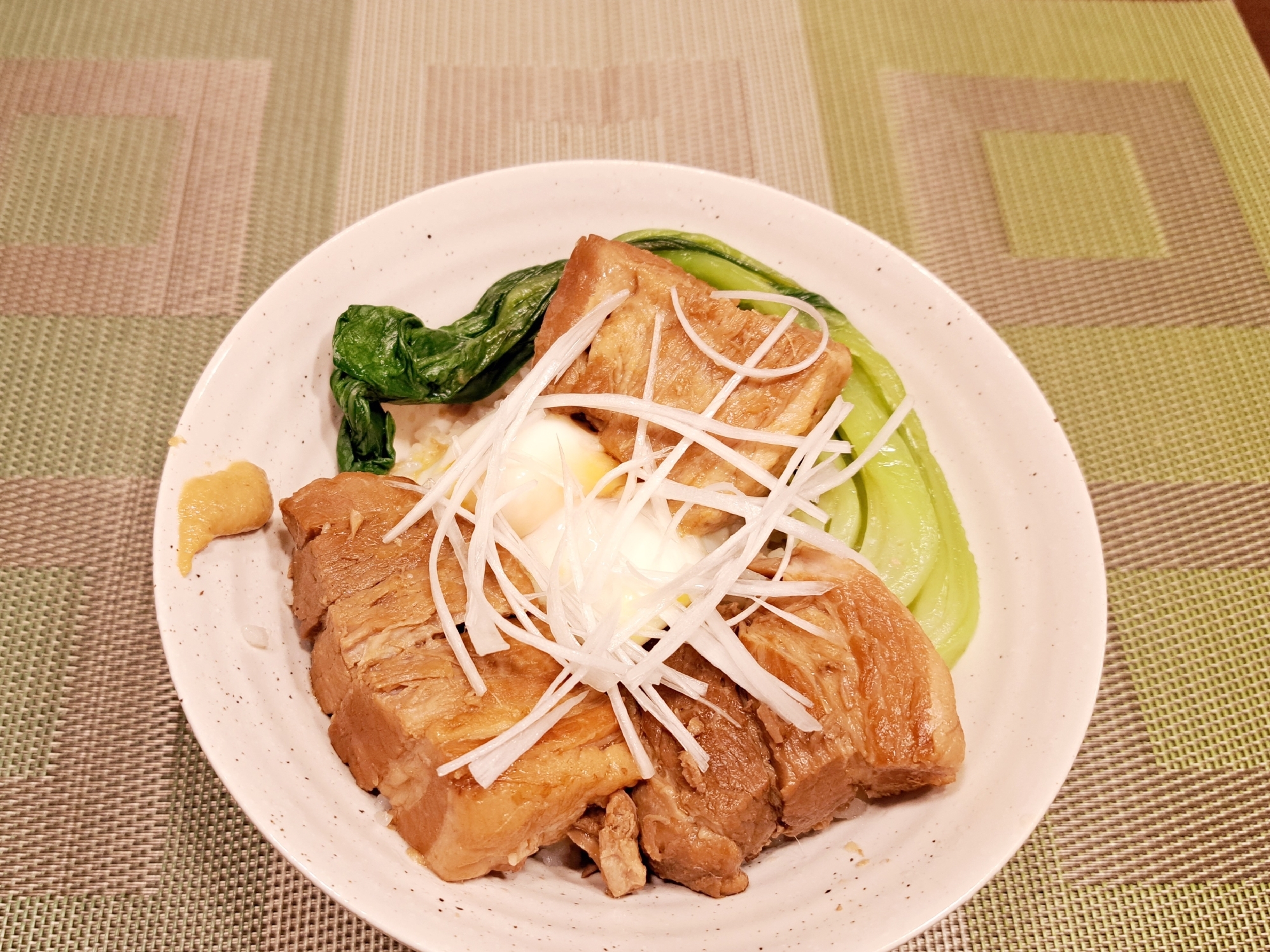 ボリューム満点！豚の角煮丼