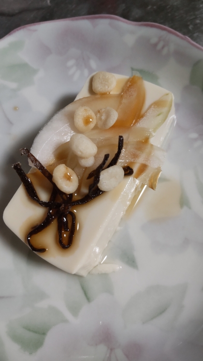 冷奴アレンジ 新玉スライス塩昆布天かすのせて