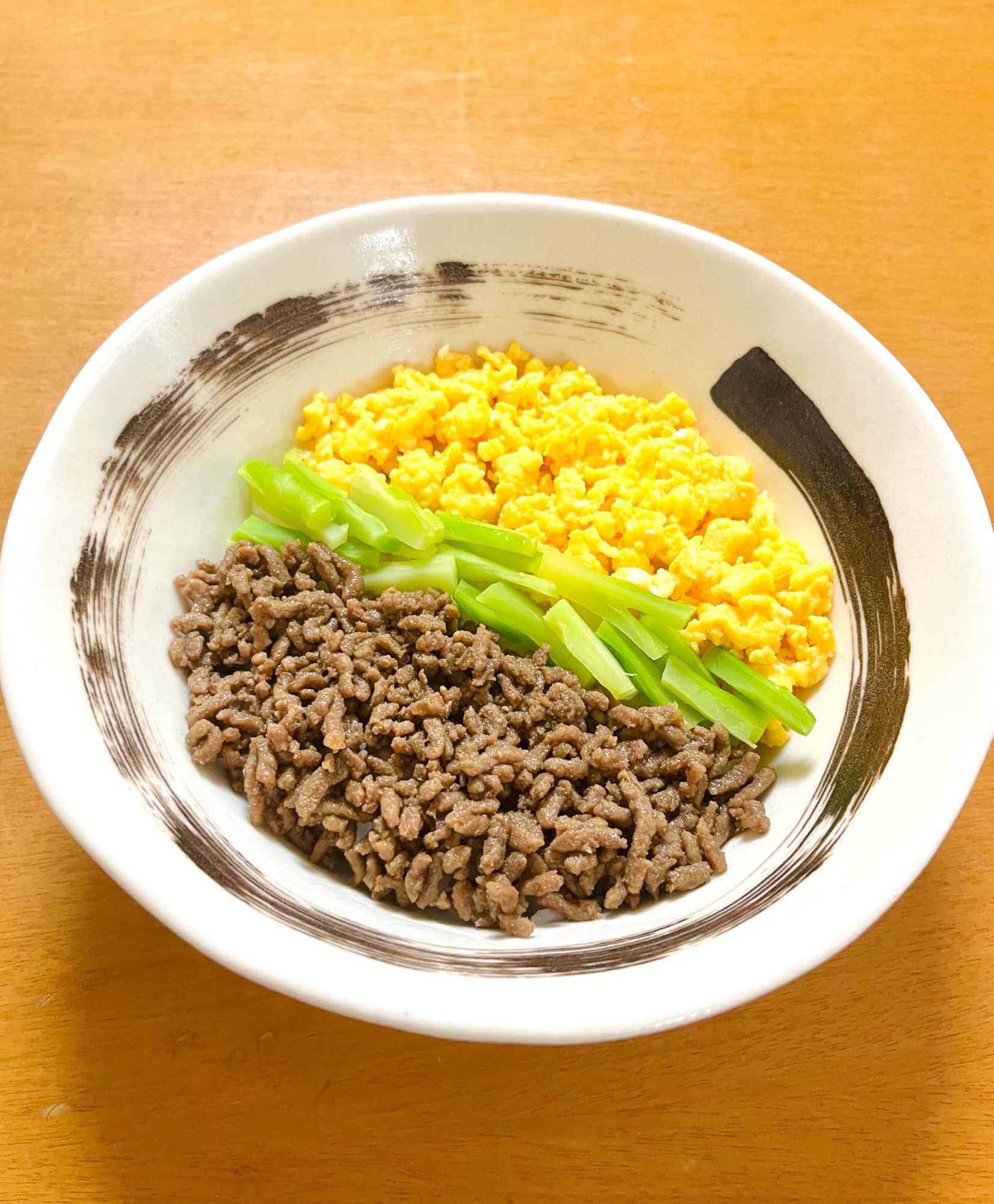 合い挽き肉の三色そぼろ丼