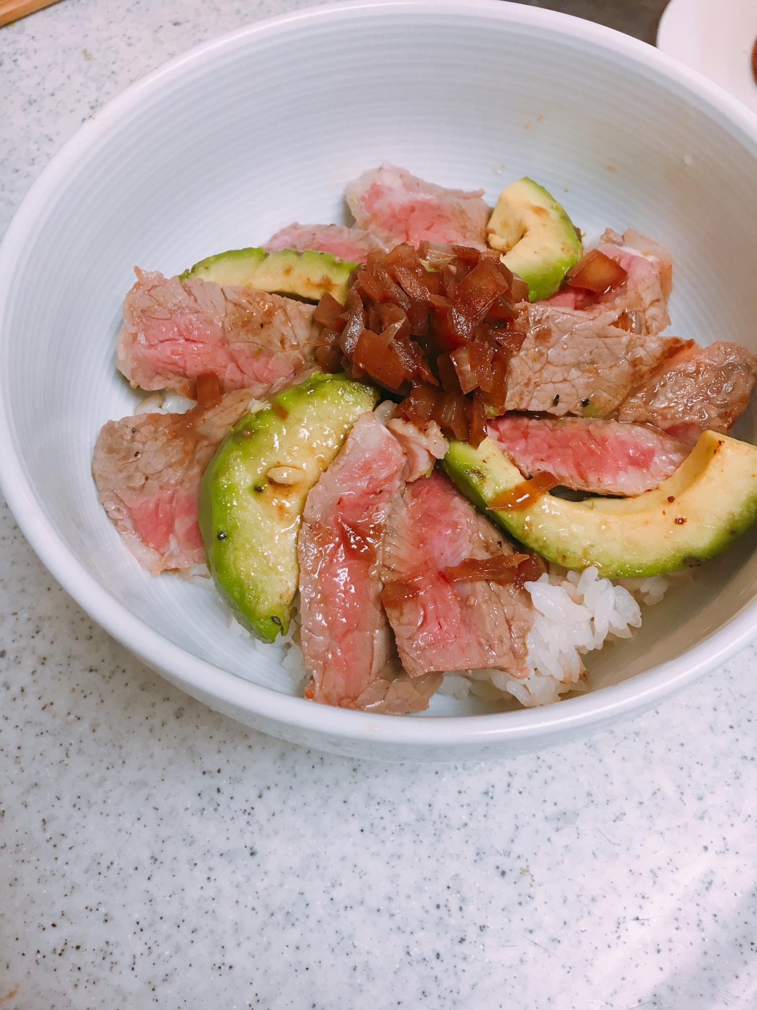 アボカドステーキ丼