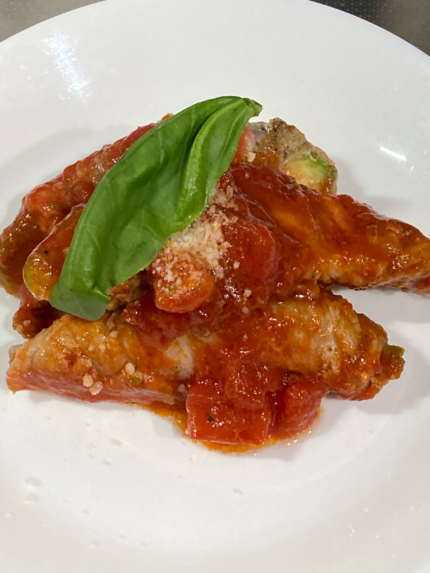 肉巻きアボカドのトマトソース煮