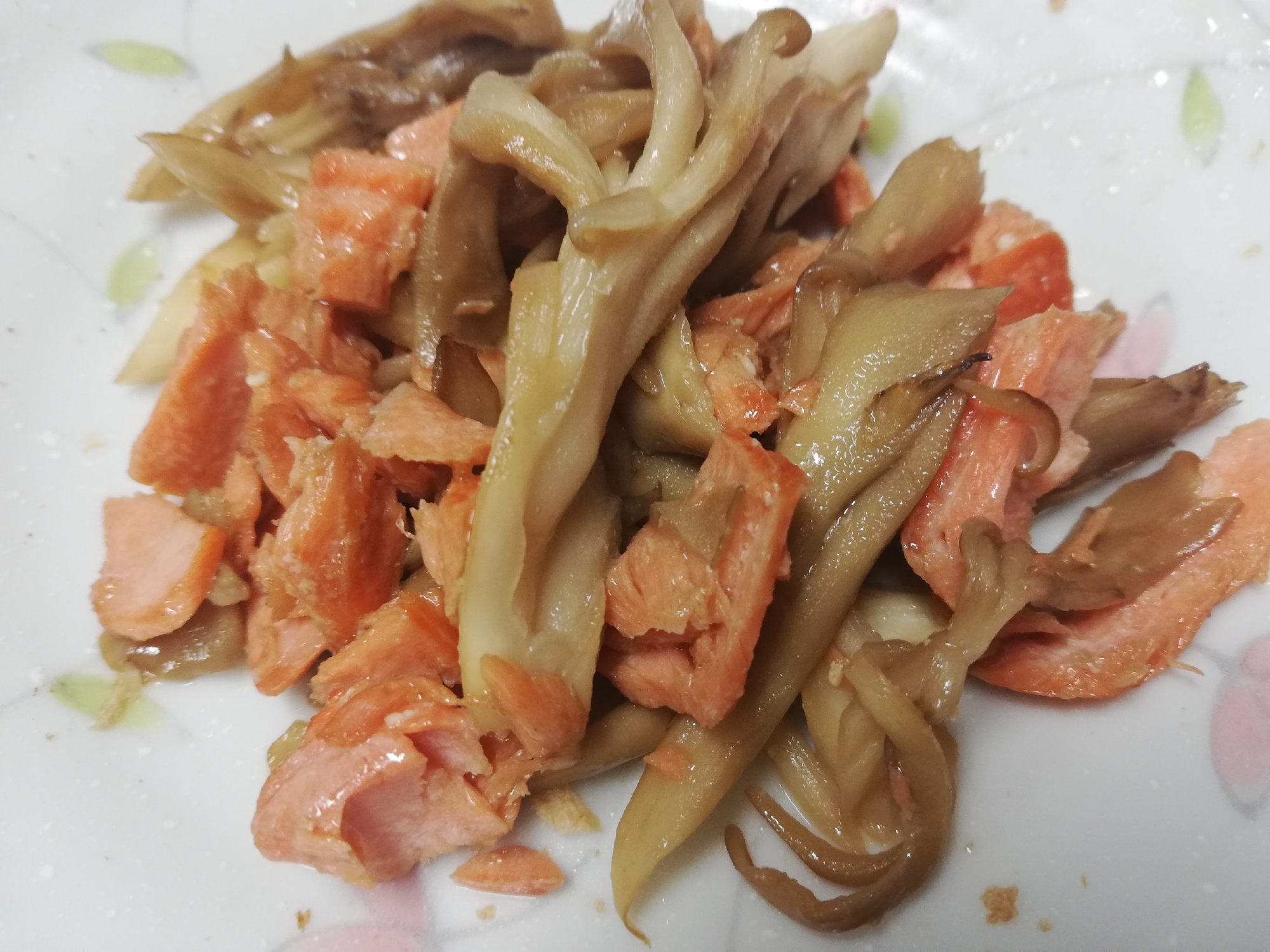 焼塩鮭とマイタケのマヨポン酢炒め