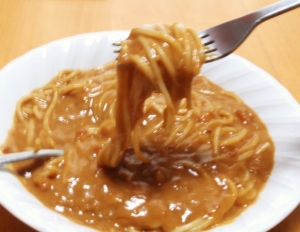 カレーの残りと牛乳だけでカレースープスパゲッティー