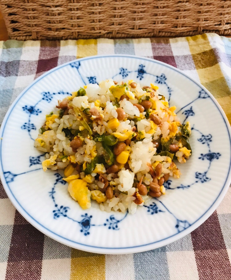 コーンとピーマン、はごろも煮の納豆チャーハン