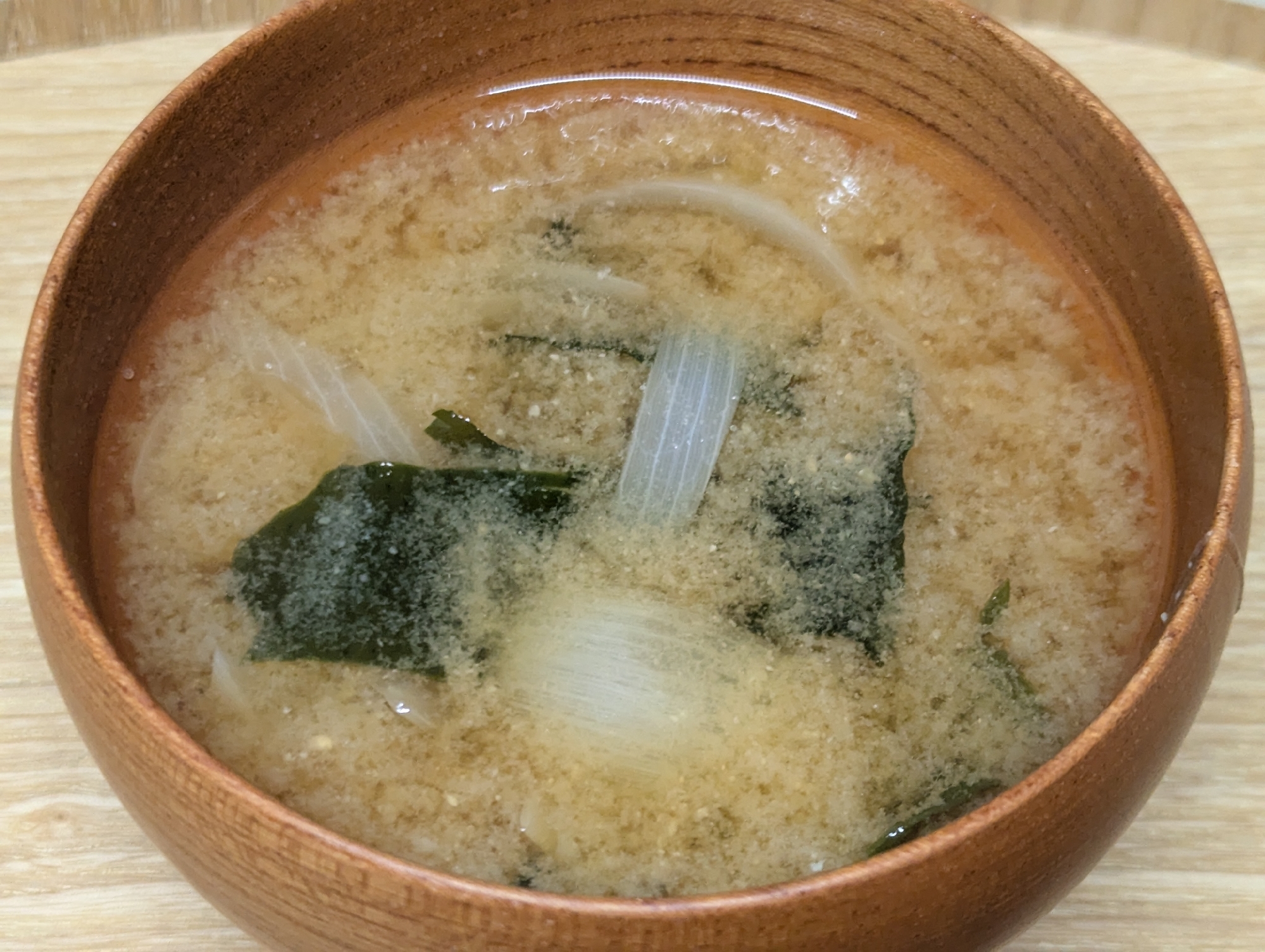 新たまねぎ、わかめのお味噌汁