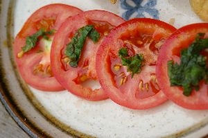 薄切りトマトのエゴマ葉のせ レシピ 作り方 By 和土 楽天レシピ 薄切りトマトのエゴマ葉のせ レシピ 作り方 By 和土 楽天レシピ