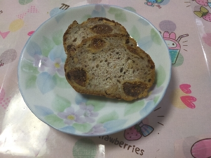 薄く切って焼いてラスクパン( ˙罒˙)イー(¯罒¯)しながら食べました(￣▽￣)美味しかったです( *¯ 罒¯*)