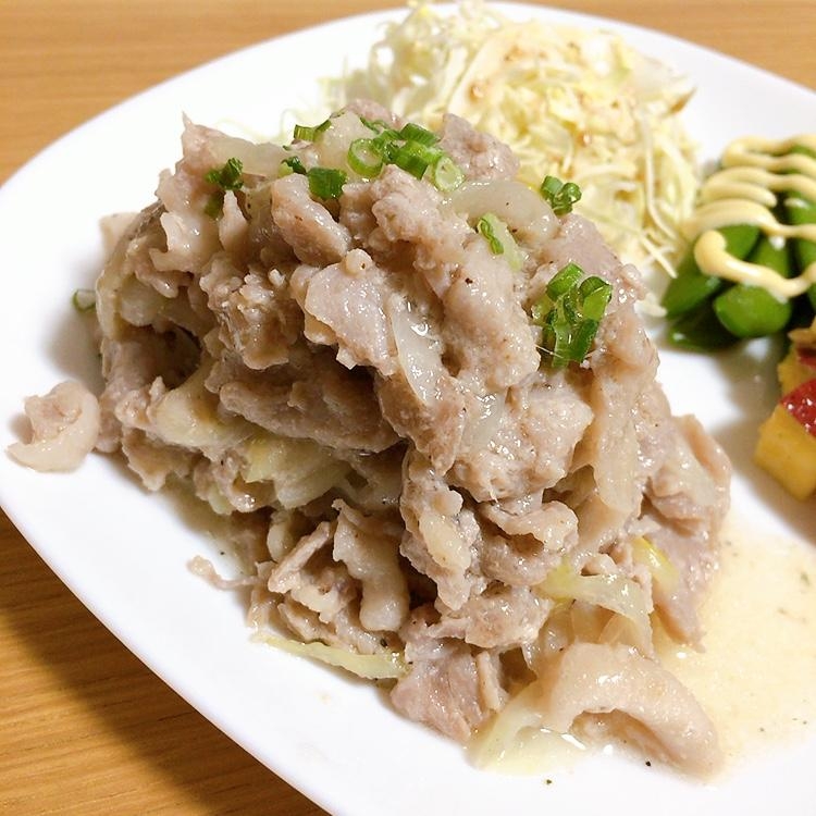 材料混ぜて焼くだけ！簡単塩だれ豚こま★*。