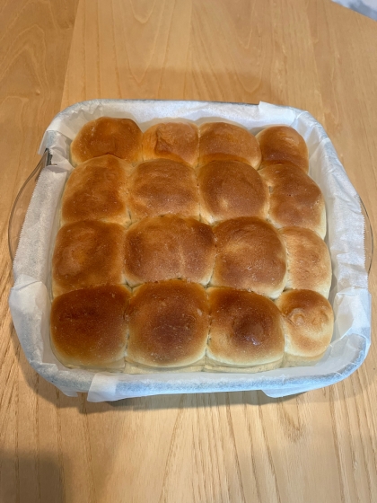 こんがり焼けました。
焼きたて、ふわふわで美味しく出来ました。